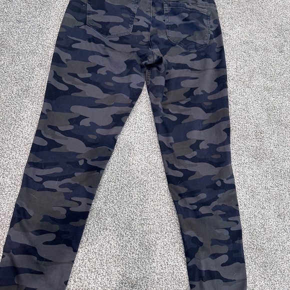 Democracy Gray Camo Skinny Jeans - Picture 4 of 6